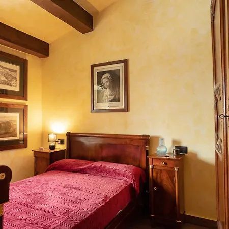 Degli Alessandri House *